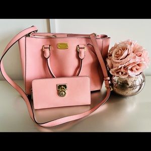 Beautiful Michael Kors set. Bag and matching wallet